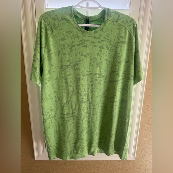 Lululemon Men’s XL Tee – Green Pattern - Picture 3 of 6